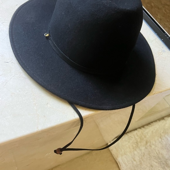 Black Wide brined hat - Picture 3 of 4